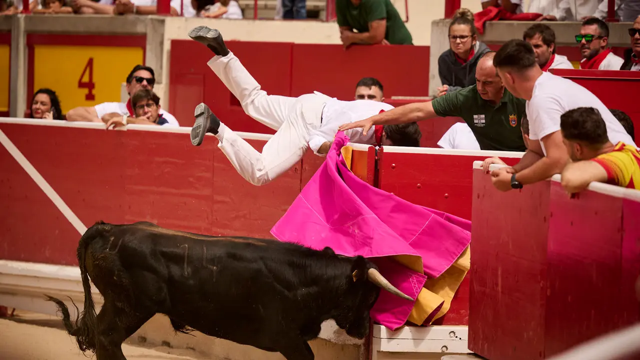 Toros en familia en la Plaza de Toros de Pamplona con Pablo Hernández, Aarón Navas, Francisco Jiménez y el torero Román como comentarista. PABLO LASAOSA