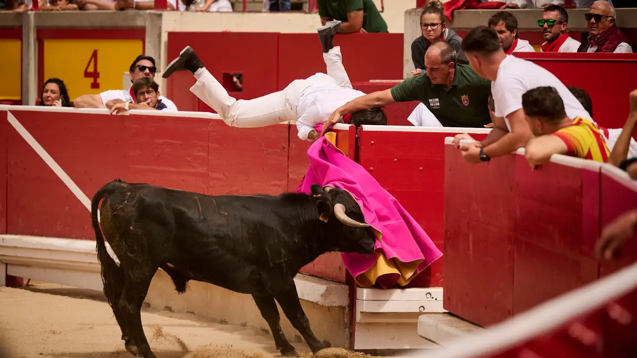 Toros en familia en la Plaza de Toros de Pamplona con Pablo Hernández, Aarón Navas, Francisco Jiménez y el torero Román como comentarista. PABLO LASAOSA