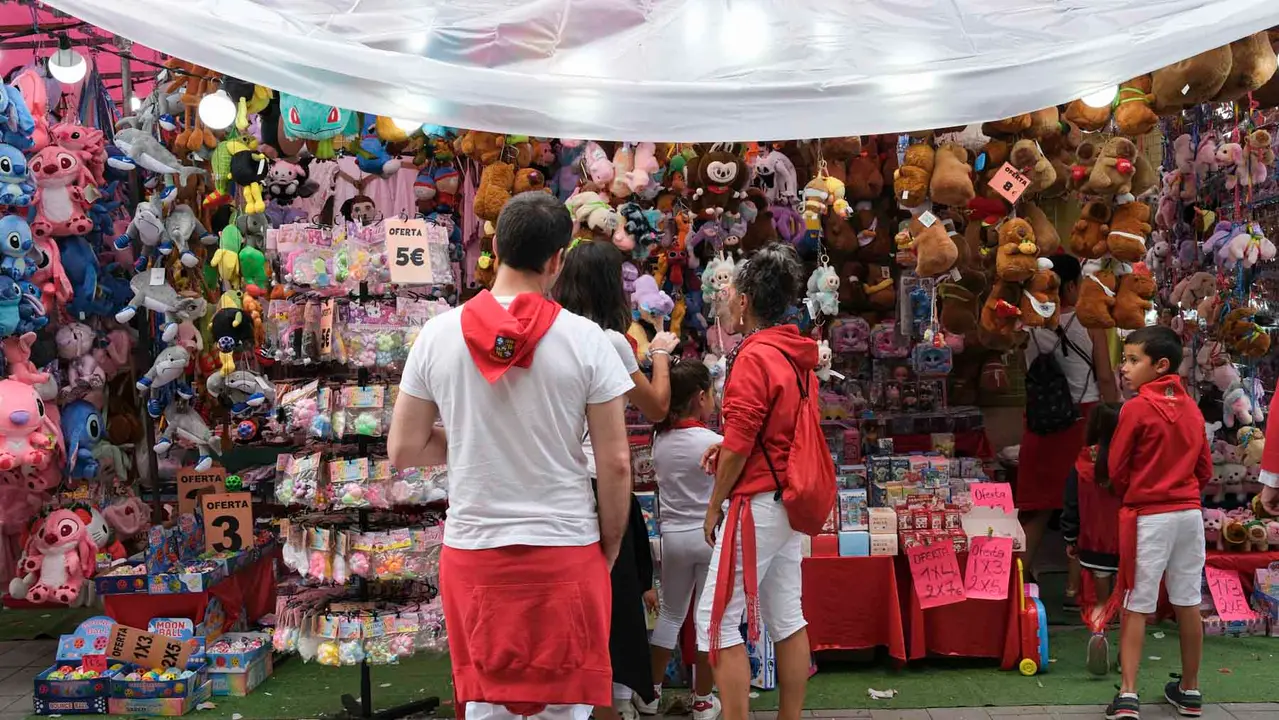 Una tarde de San Fermín por los tradicionales puestos de venta y hostelería del Bosquecillo y Antoniutti .Maite H. Mateo-12