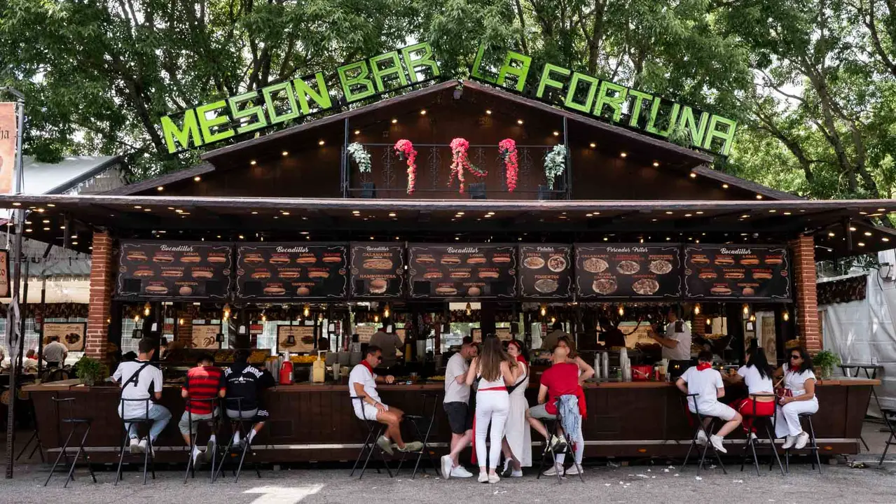 Una tarde de San Fermín por los tradicionales puestos de venta y hostelería del Bosquecillo y Antoniutti .Maite H. Mateo-19