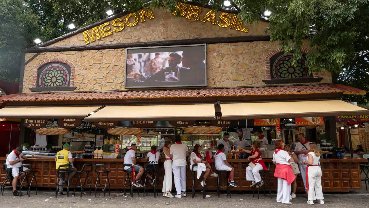Una tarde de San Fermín por los tradicionales puestos de venta y hostelería del Bosquecillo y Antoniutti .Maite H. Mateo-22