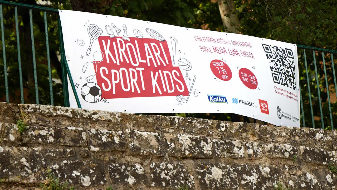 Kirolari Sport kids, el espacio deportivo y recreativo infantil en colaboración con las federaciones deportivas en el parque de la Medialuna durante las fiestas de San Fermín 2025. IÑIGO ALZUGARAY