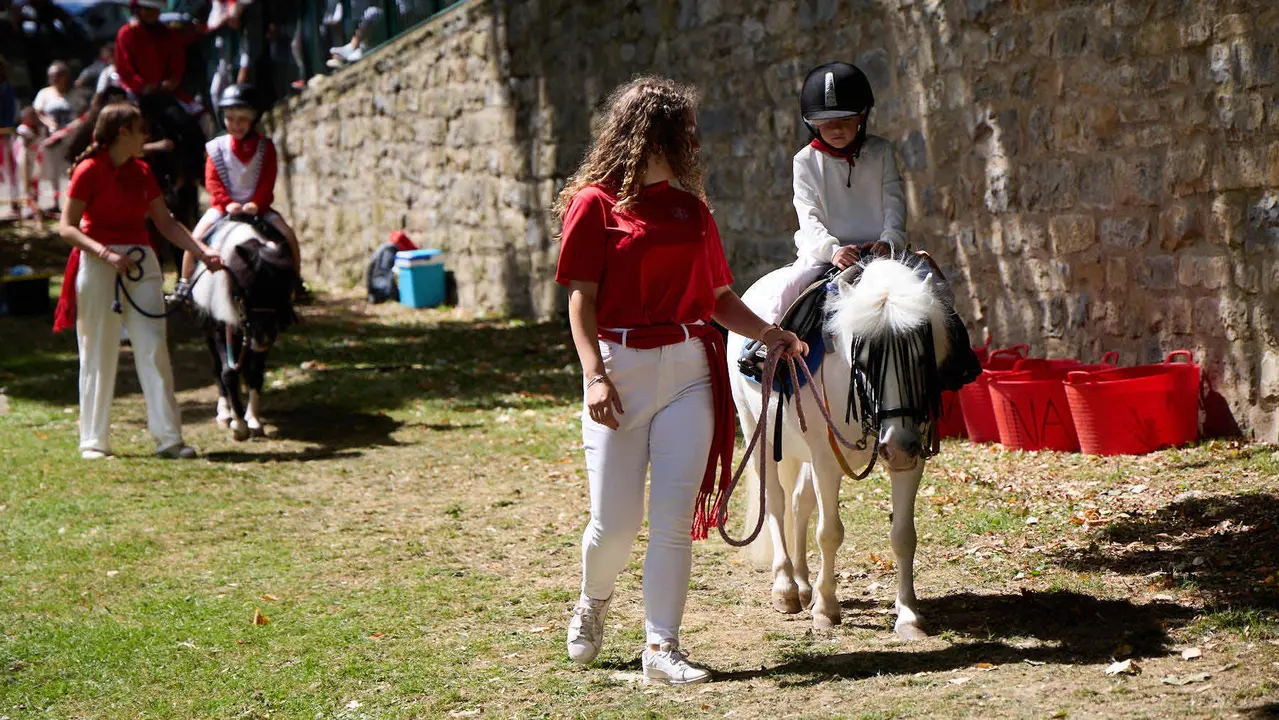 Kirolari Sport kids, el espacio deportivo y recreativo infantil en colaboración con las federaciones deportivas en el parque de la Medialuna durante las fiestas de San Fermín 2025. IÑIGO ALZUGARAY