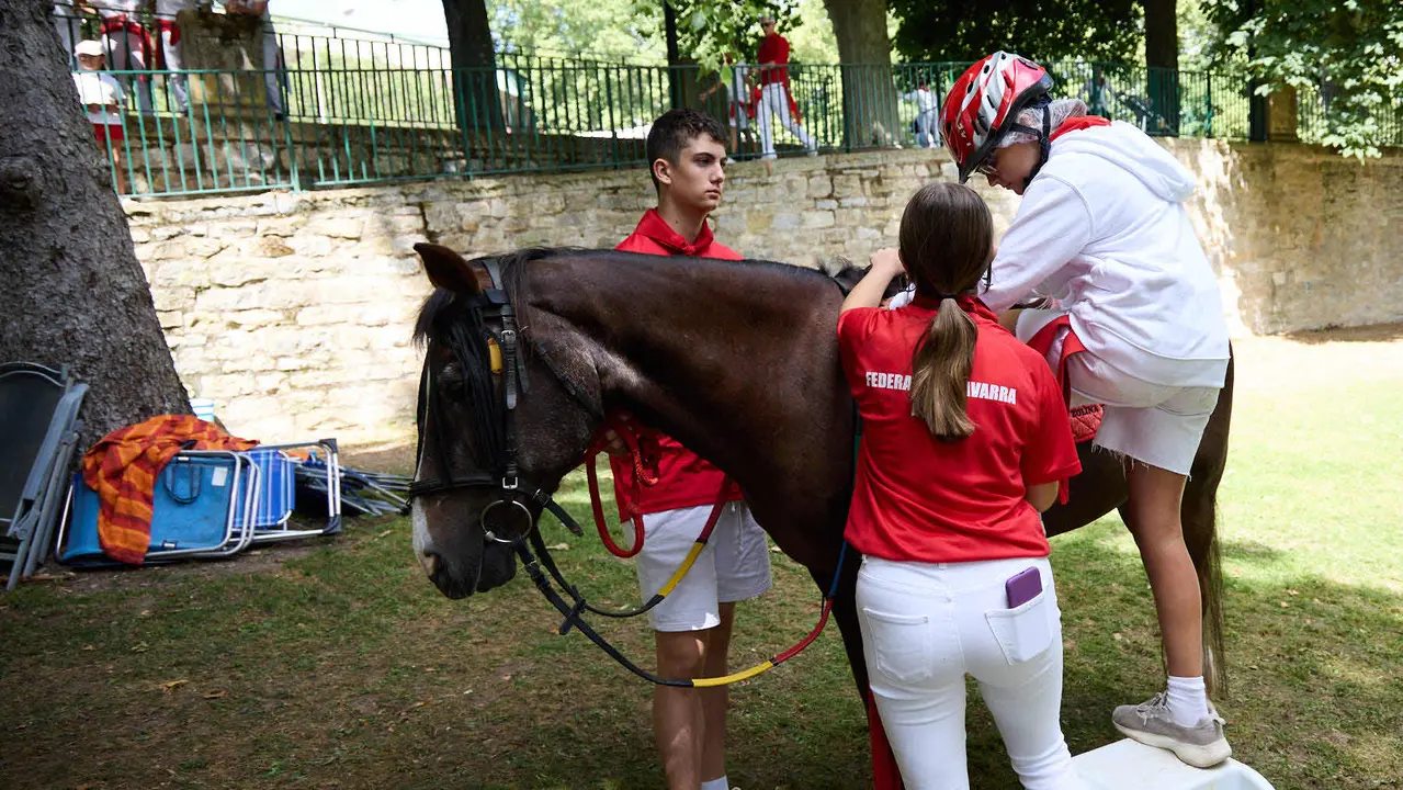 Kirolari Sport kids, el espacio deportivo y recreativo infantil en colaboración con las federaciones deportivas en el parque de la Medialuna durante las fiestas de San Fermín 2025. IÑIGO ALZUGARAY