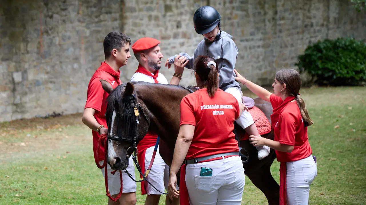 Kirolari Sport kids, el espacio deportivo y recreativo infantil en colaboración con las federaciones deportivas en el parque de la Medialuna durante las fiestas de San Fermín 2025. IÑIGO ALZUGARAY