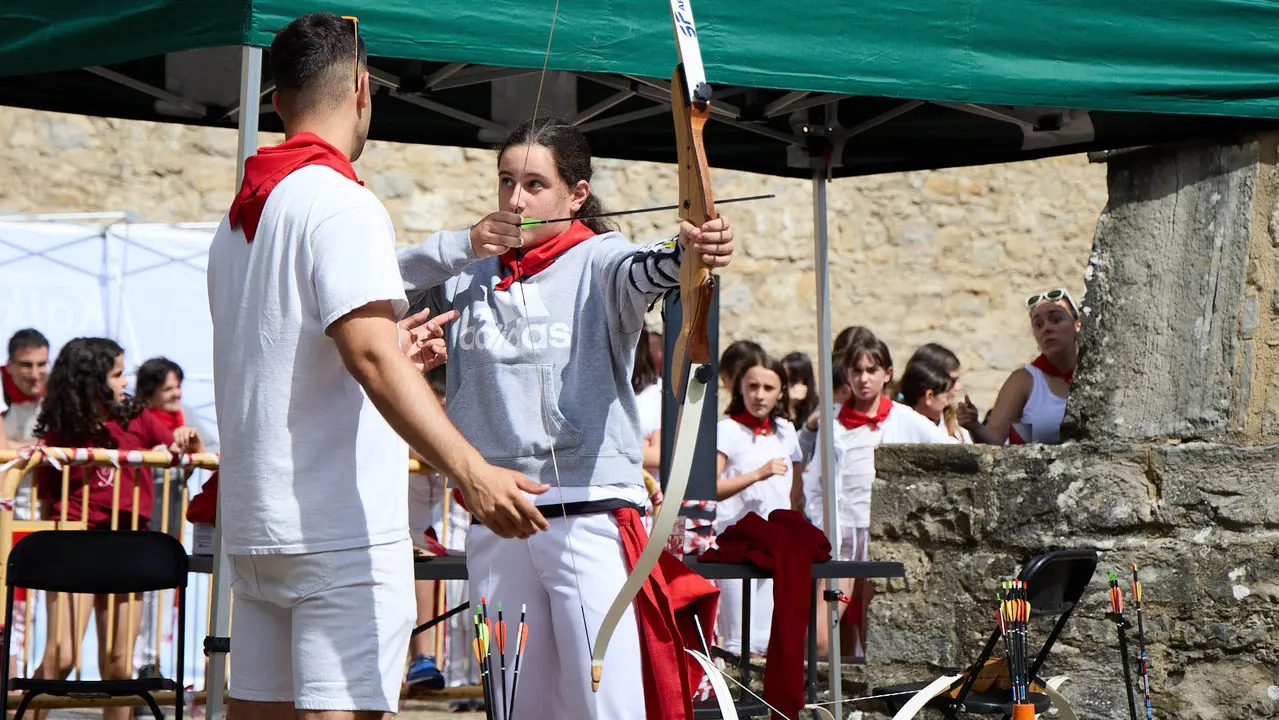 Kirolari Sport kids, el espacio deportivo y recreativo infantil en colaboración con las federaciones deportivas en el parque de la Medialuna durante las fiestas de San Fermín 2025. IÑIGO ALZUGARAY