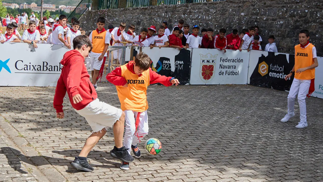 Kirolari Sport kids, el espacio deportivo y recreativo infantil en colaboración con las federaciones deportivas en el parque de la Medialuna durante las fiestas de San Fermín 2025. IÑIGO ALZUGARAY