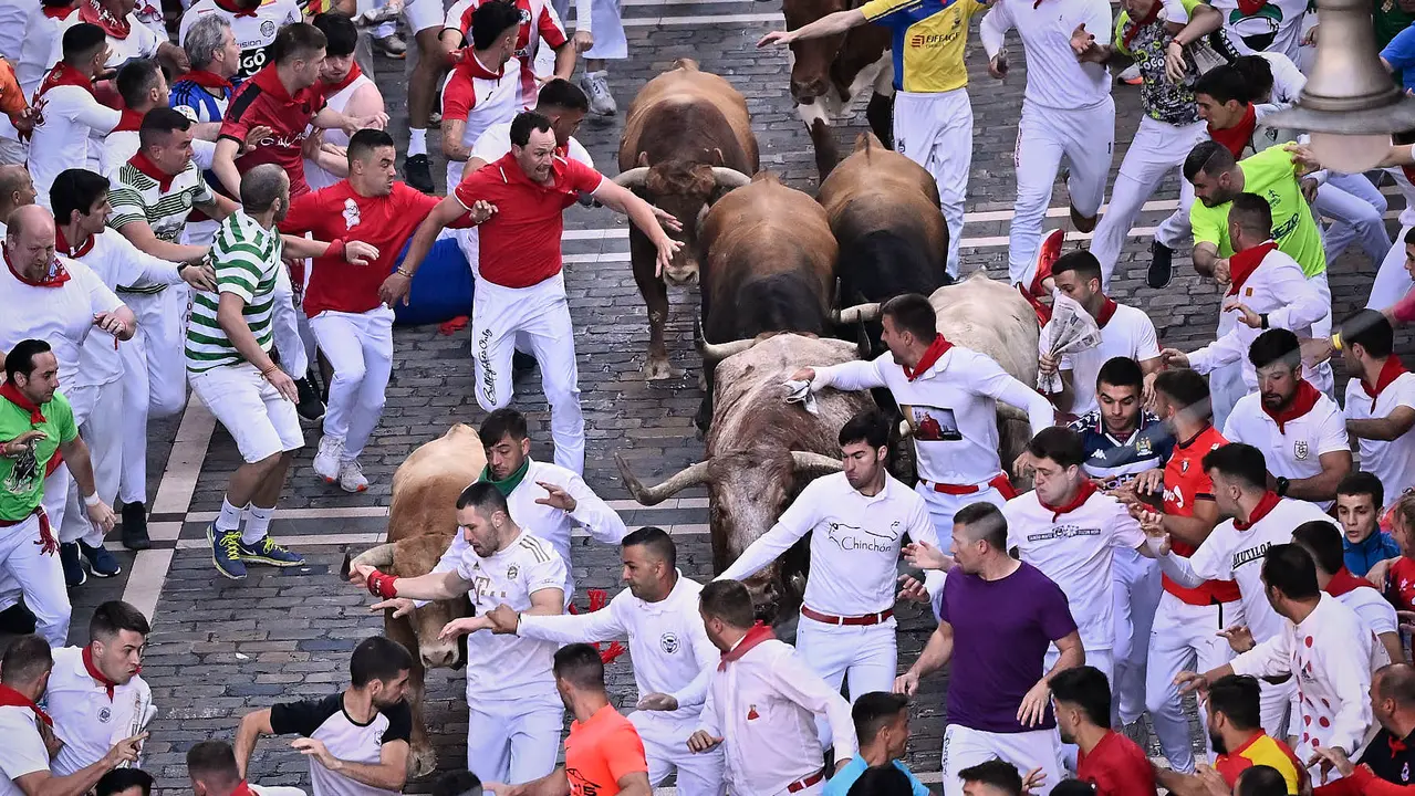Tercer encierro de San Fermín 2025 con toros de Álvaro Núñez en el tramo de Telefónica. PABLO LASAOSA