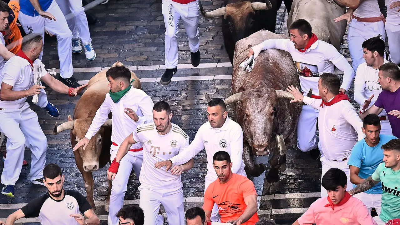 Tercer encierro de San Fermín 2025 con toros de Álvaro Núñez en el tramo de Telefónica. PABLO LASAOSA