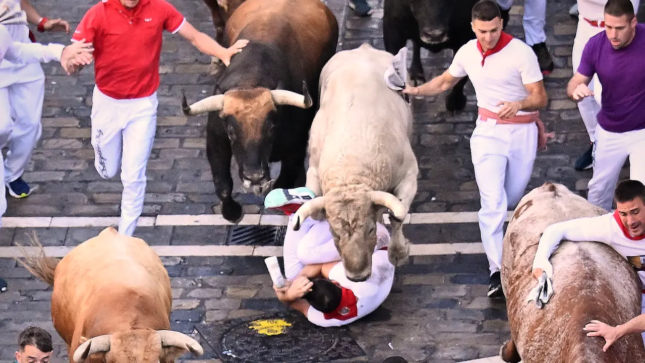 Tercer encierro de San Fermín 2025 con toros de Álvaro Núñez en el tramo de Telefónica. PABLO LASAOSA