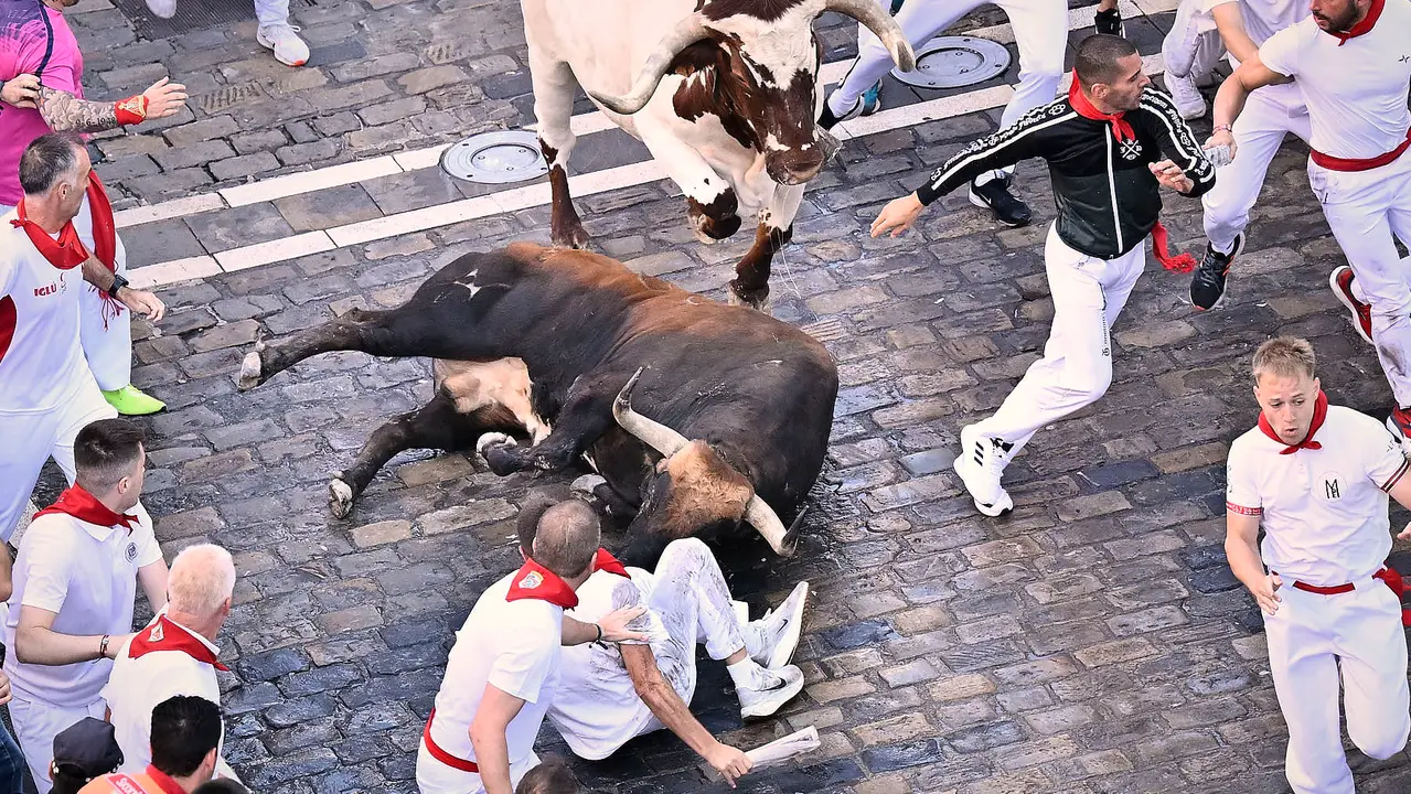 Tercer encierro de San Fermín 2025 con toros de Álvaro Núñez en el tramo de Telefónica. PABLO LASAOSA