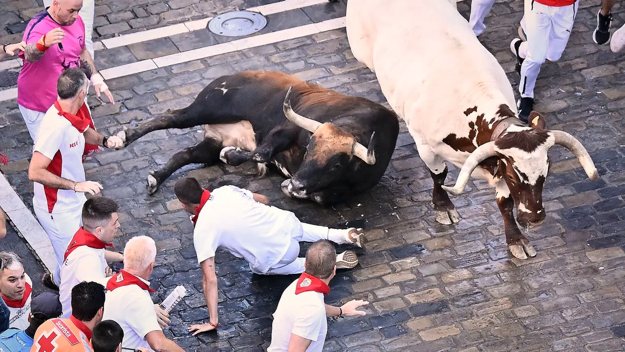 Tercer encierro de San Fermín 2025 con toros de Álvaro Núñez en el tramo de Telefónica. PABLO LASAOSA