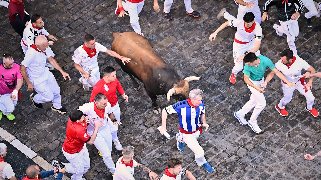 Tercer encierro de San Fermín 2025 con toros de Álvaro Núñez en el tramo de Telefónica. PABLO LASAOSA