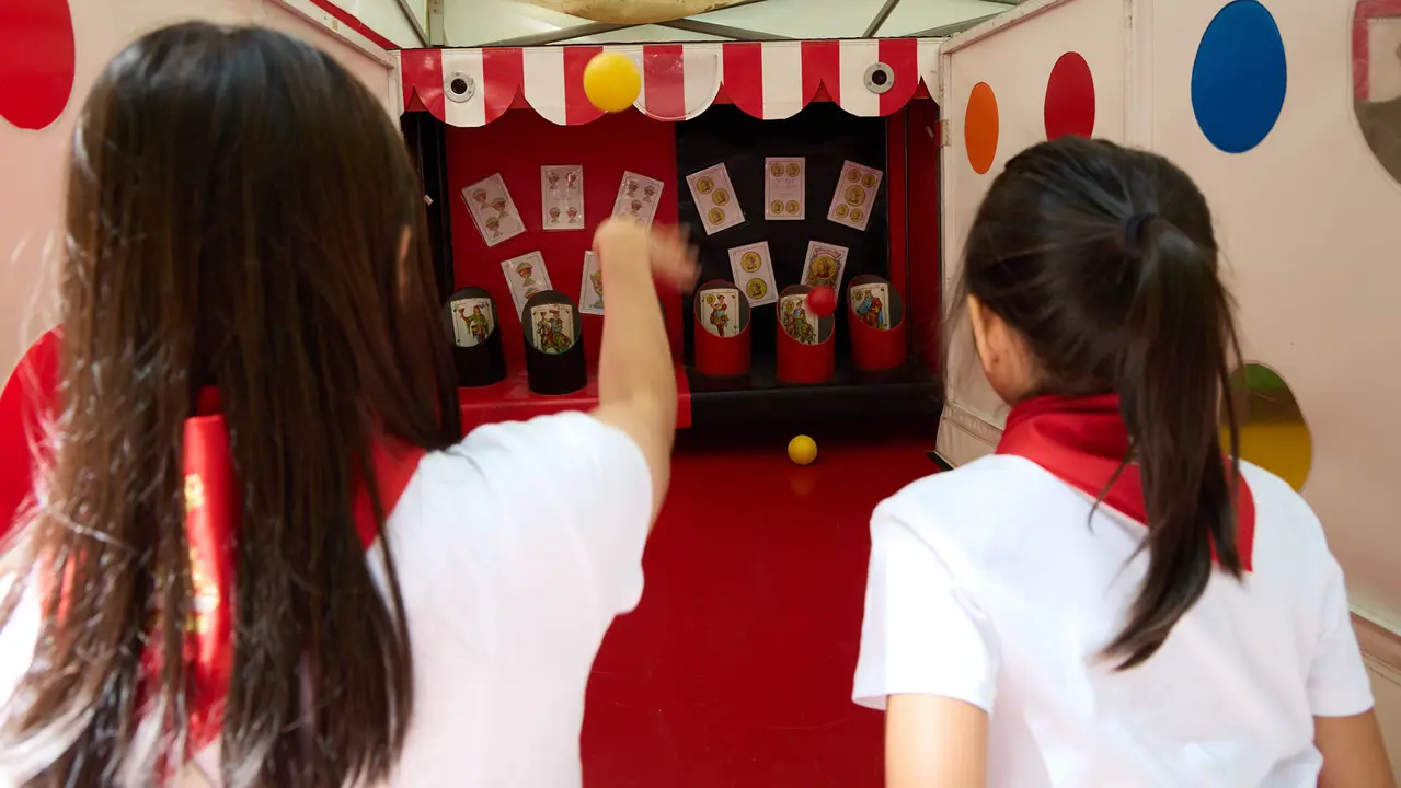 Kirolari Sport kids, el espacio deportivo y recreativo infantil en colaboración con las federaciones deportivas en el parque de la Medialuna durante las fiestas de San Fermín 2025. IÑIGO ALZUGARAY