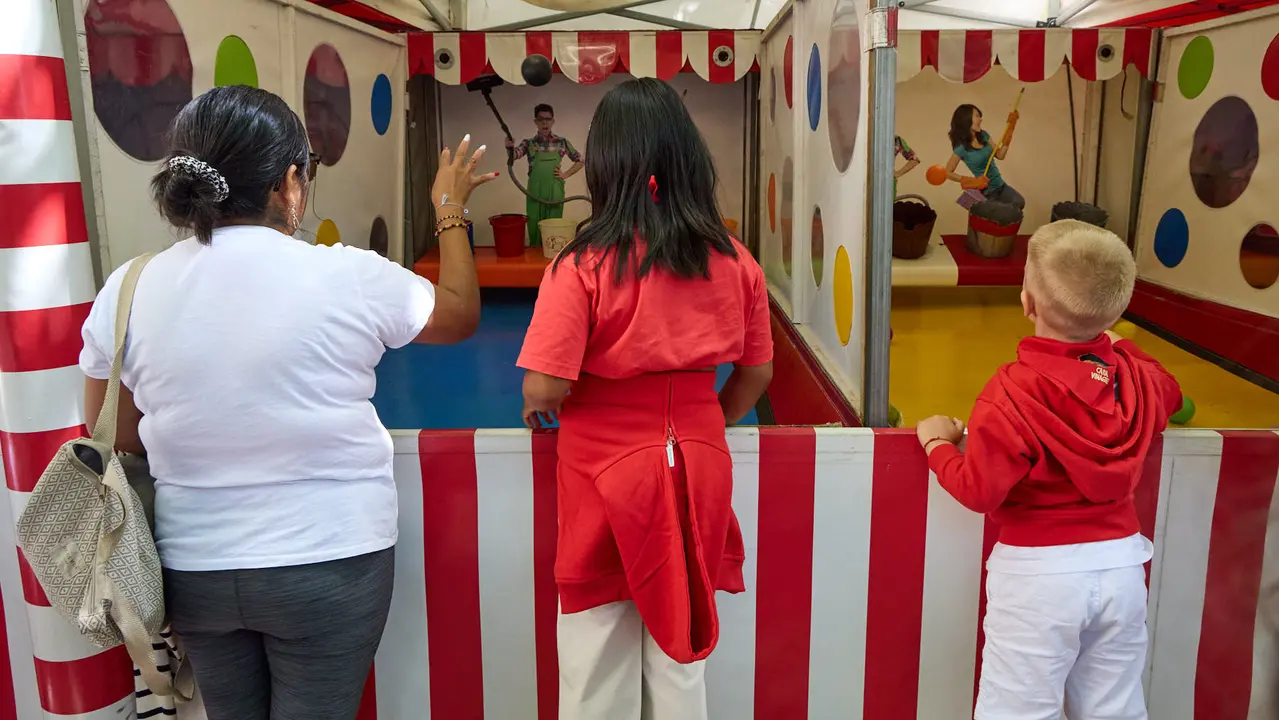 Kirolari Sport kids, el espacio deportivo y recreativo infantil en colaboración con las federaciones deportivas en el parque de la Medialuna durante las fiestas de San Fermín 2025. IÑIGO ALZUGARAY