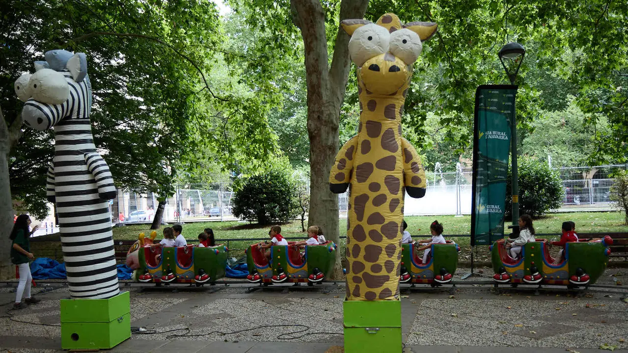 Kirolari Sport kids, el espacio deportivo y recreativo infantil en colaboración con las federaciones deportivas en el parque de la Medialuna durante las fiestas de San Fermín 2025. IÑIGO ALZUGARAY