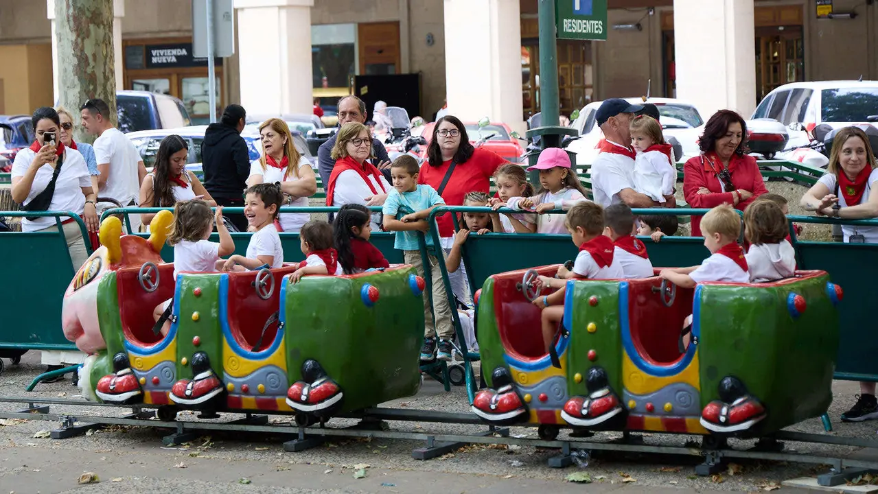 Kirolari Sport kids, el espacio deportivo y recreativo infantil en colaboración con las federaciones deportivas en el parque de la Medialuna durante las fiestas de San Fermín 2025. IÑIGO ALZUGARAY