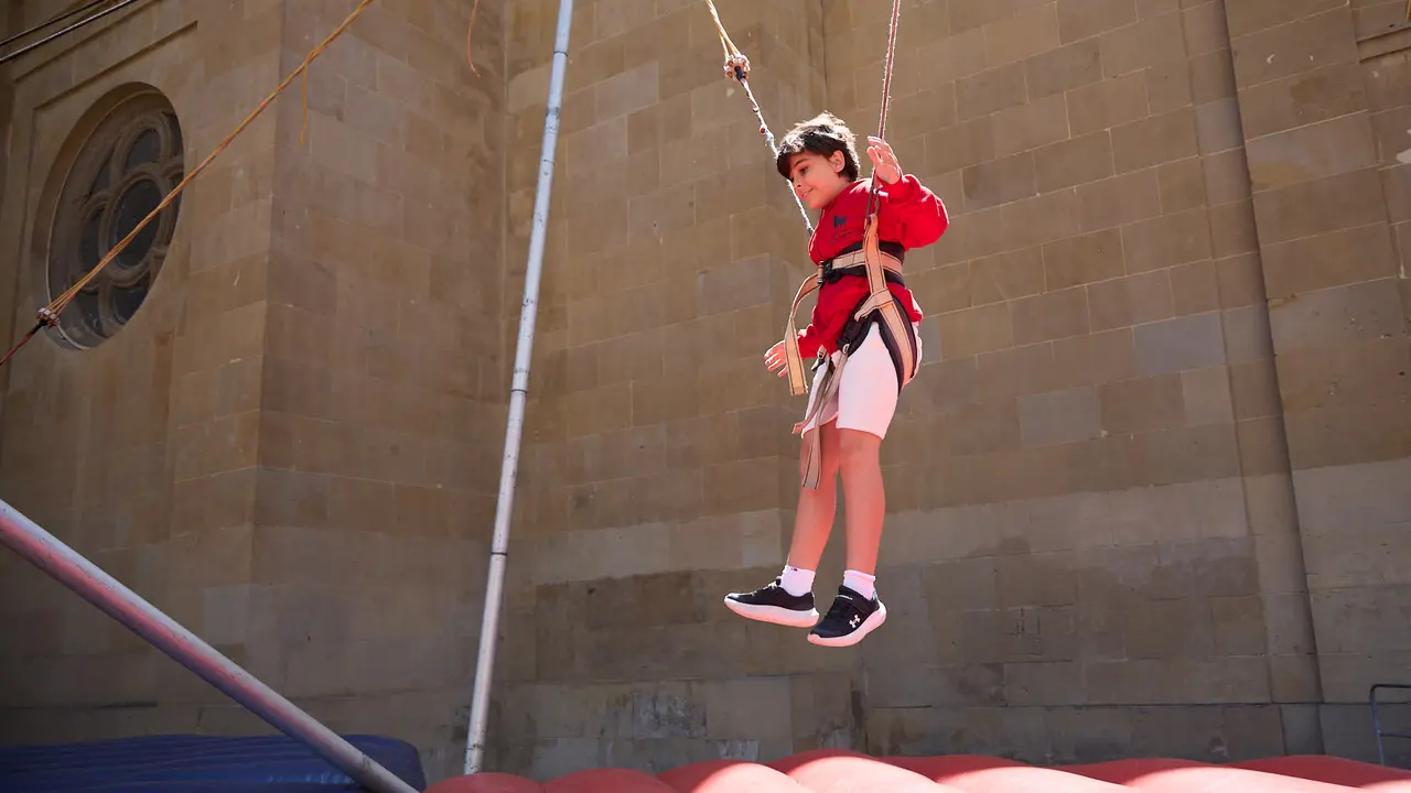 Kirolari Sport kids, el espacio deportivo y recreativo infantil en colaboración con las federaciones deportivas en el parque de la Medialuna durante las fiestas de San Fermín 2025. IÑIGO ALZUGARAY