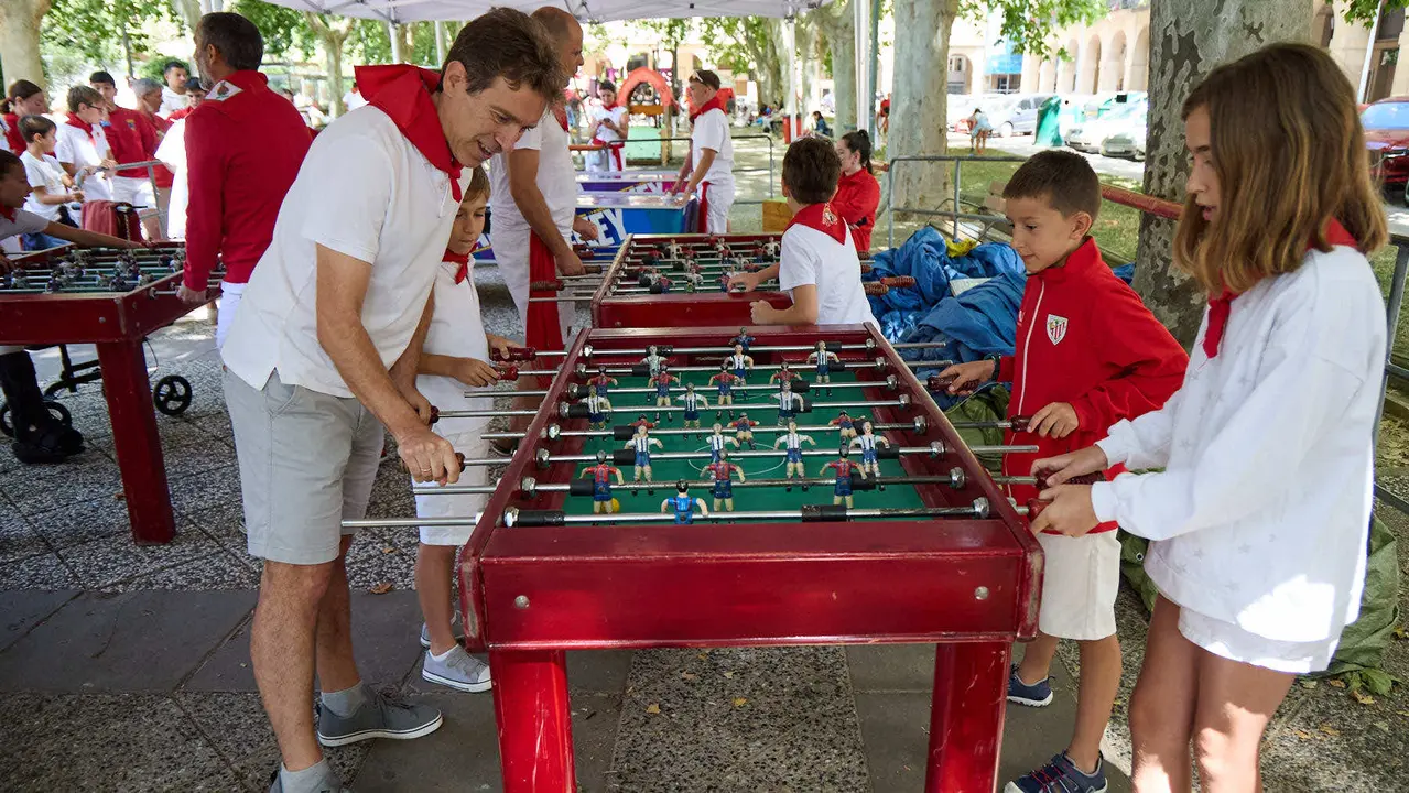 Kirolari Sport kids, el espacio deportivo y recreativo infantil en colaboración con las federaciones deportivas en el parque de la Medialuna durante las fiestas de San Fermín 2025. IÑIGO ALZUGARAY