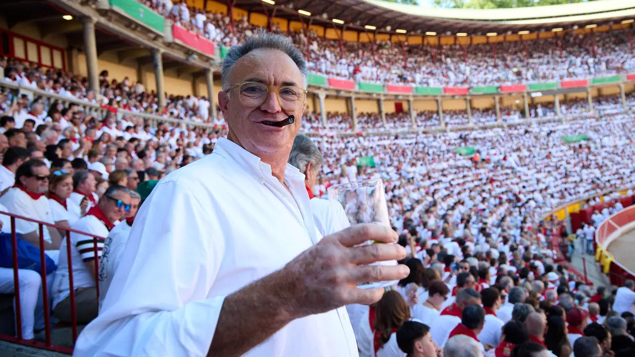 Los tendidos de la plaza de Toros de Pamplona durante la tercera corrida de la Feria del Toro de San Fermín 2025 con toros de Álvaro Núñez para Morante de la Puebla, Roca Rey y Tomás Rufo. IÑIGO ALZUGARAY
