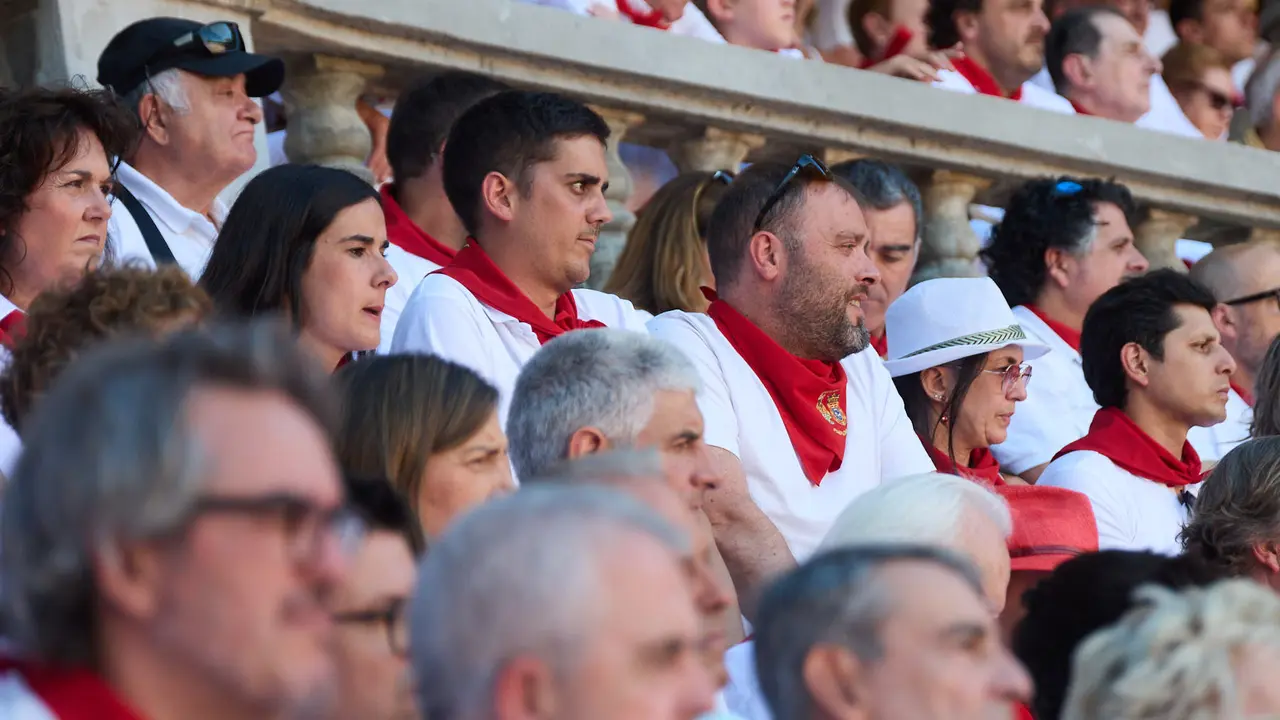 Los tendidos de la plaza de Toros de Pamplona durante la tercera corrida de la Feria del Toro de San Fermín 2025 con toros de Álvaro Núñez para Morante de la Puebla, Roca Rey y Tomás Rufo. IÑIGO ALZUGARAY