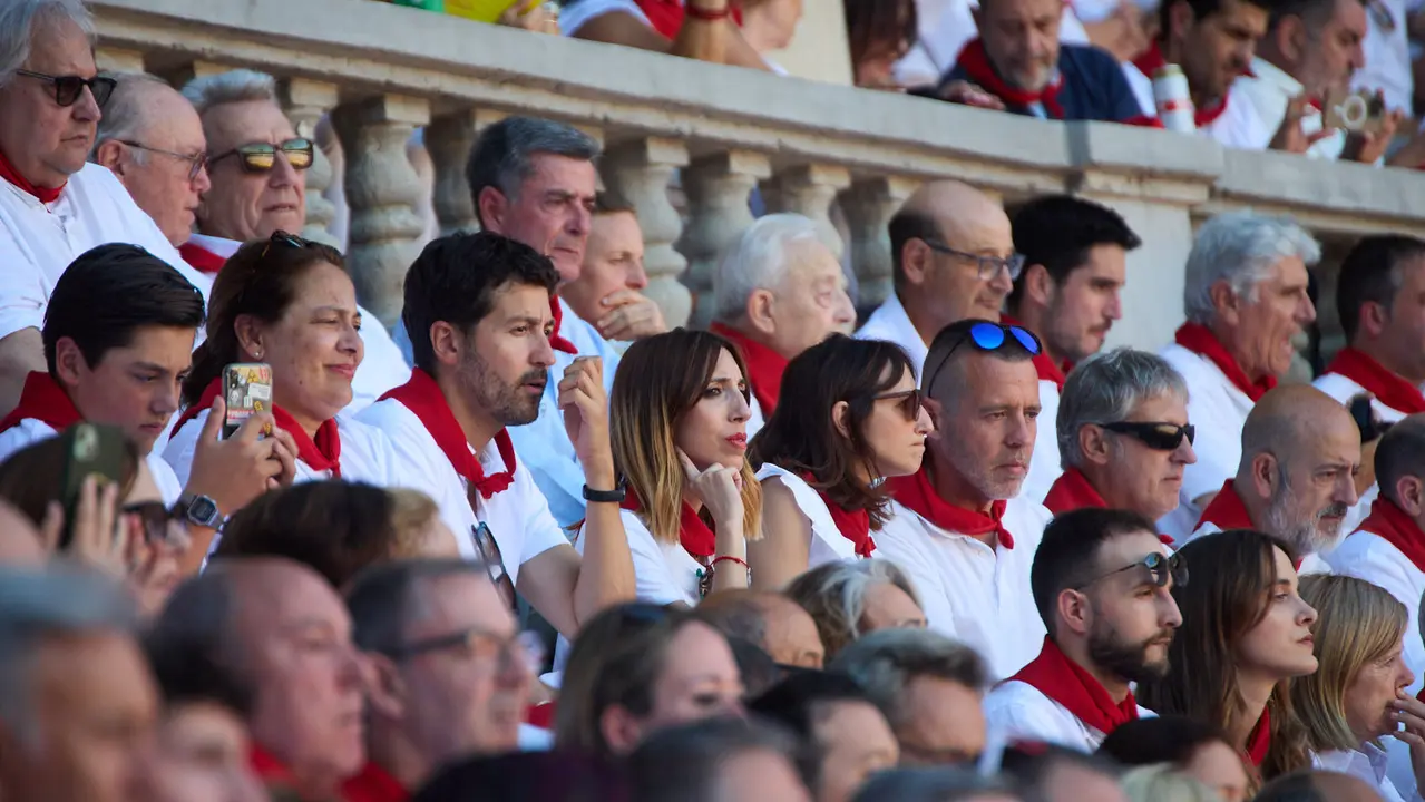 Los tendidos de la plaza de Toros de Pamplona durante la tercera corrida de la Feria del Toro de San Fermín 2025 con toros de Álvaro Núñez para Morante de la Puebla, Roca Rey y Tomás Rufo. IÑIGO ALZUGARAY
