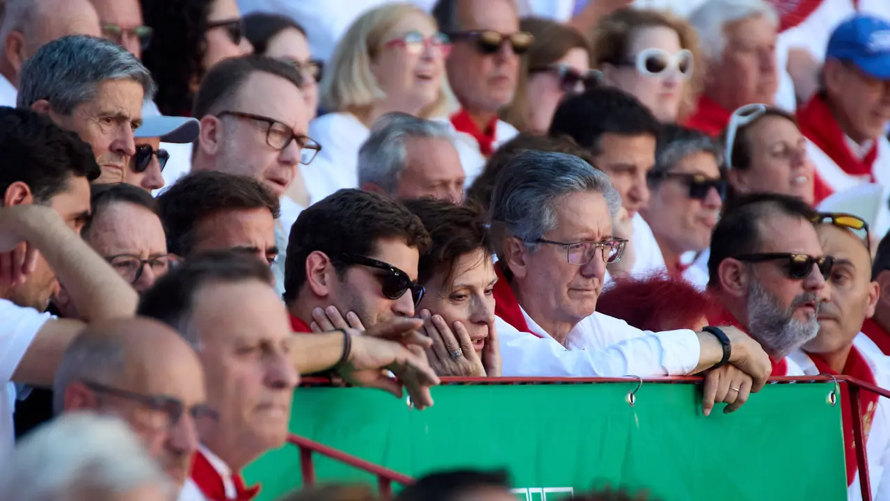 Los tendidos de la plaza de Toros de Pamplona durante la tercera corrida de la Feria del Toro de San Fermín 2025 con toros de Álvaro Núñez para Morante de la Puebla, Roca Rey y Tomás Rufo. IÑIGO ALZUGARAY