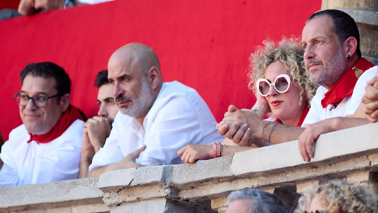 Los tendidos de la plaza de Toros de Pamplona durante la tercera corrida de la Feria del Toro de San Fermín 2025 con toros de Álvaro Núñez para Morante de la Puebla, Roca Rey y Tomás Rufo. IÑIGO ALZUGARAY
