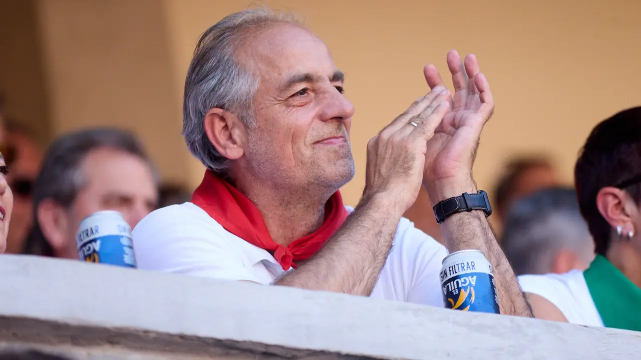 Los tendidos de la plaza de Toros de Pamplona durante la tercera corrida de la Feria del Toro de San Fermín 2025 con toros de Álvaro Núñez para Morante de la Puebla, Roca Rey y Tomás Rufo. IÑIGO ALZUGARAY