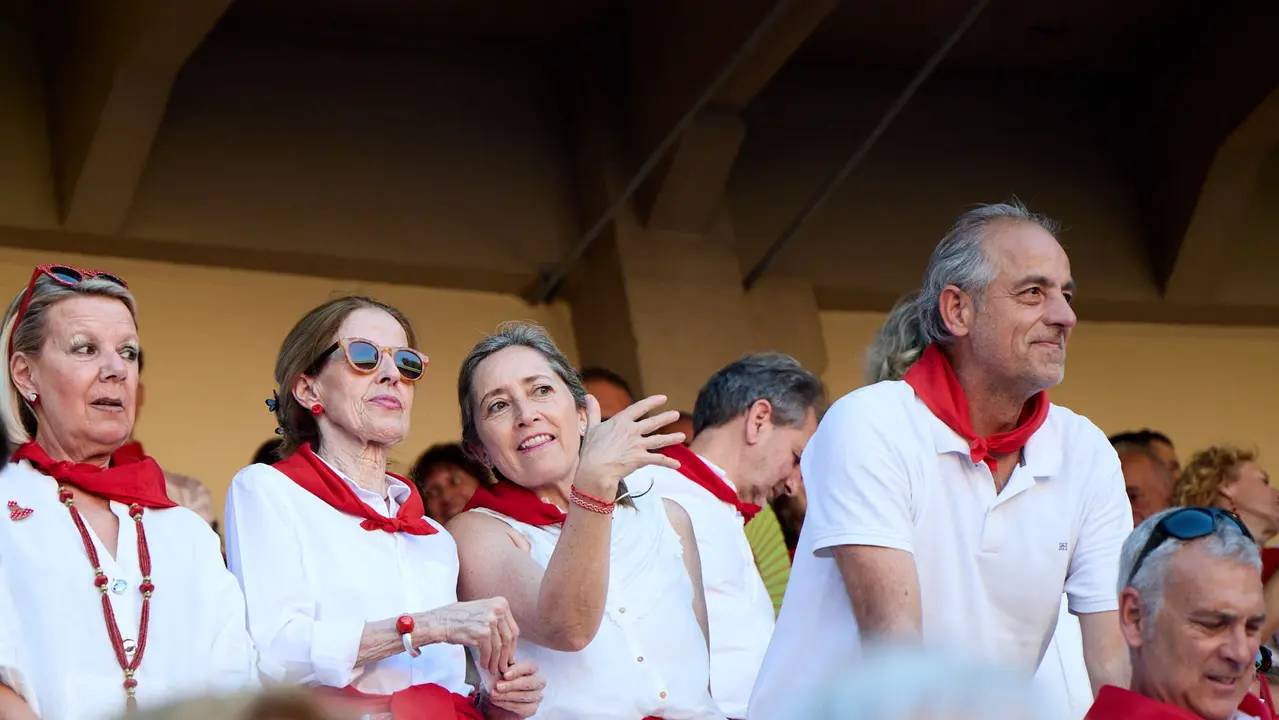 Los tendidos de la plaza de Toros de Pamplona durante la tercera corrida de la Feria del Toro de San Fermín 2025 con toros de Álvaro Núñez para Morante de la Puebla, Roca Rey y Tomás Rufo. IÑIGO ALZUGARAY