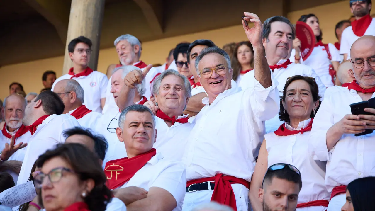 Los tendidos de la plaza de Toros de Pamplona durante la tercera corrida de la Feria del Toro de San Fermín 2025 con toros de Álvaro Núñez para Morante de la Puebla, Roca Rey y Tomás Rufo. IÑIGO ALZUGARAY