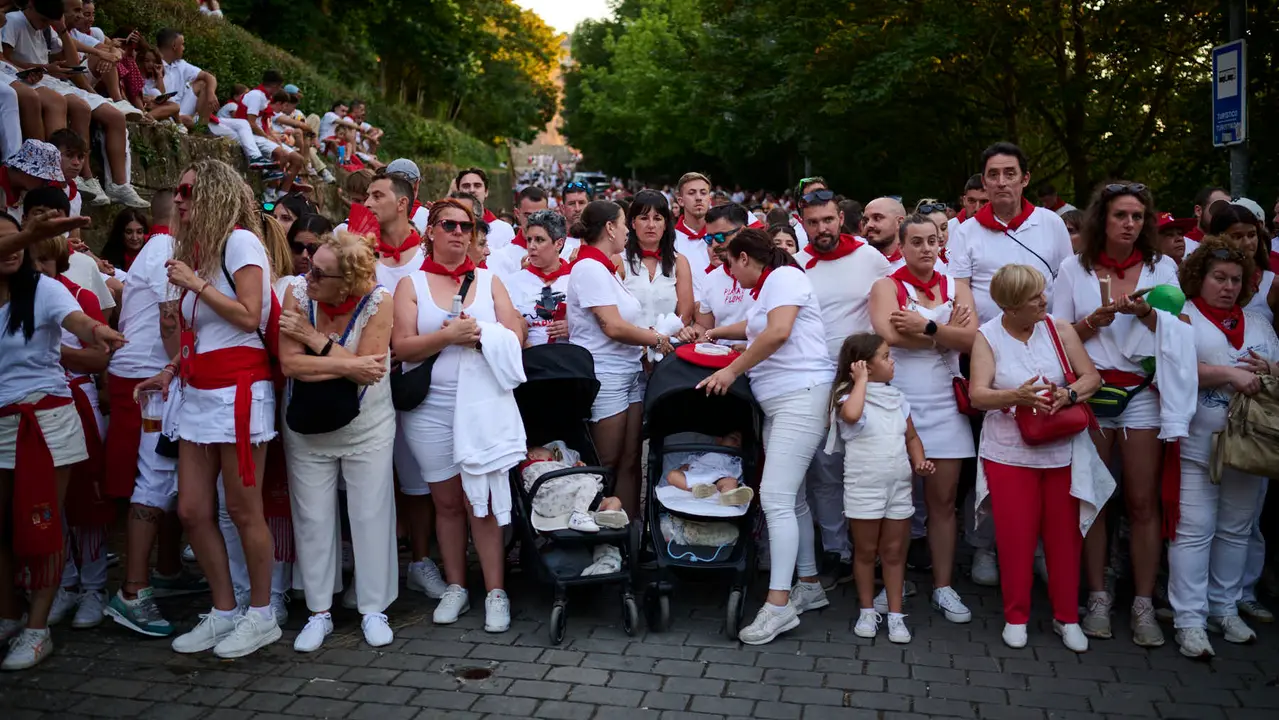 Encierrillo con los toros de Victoriano del Río durante San Fermín 2025. PABLO LASAOSA
