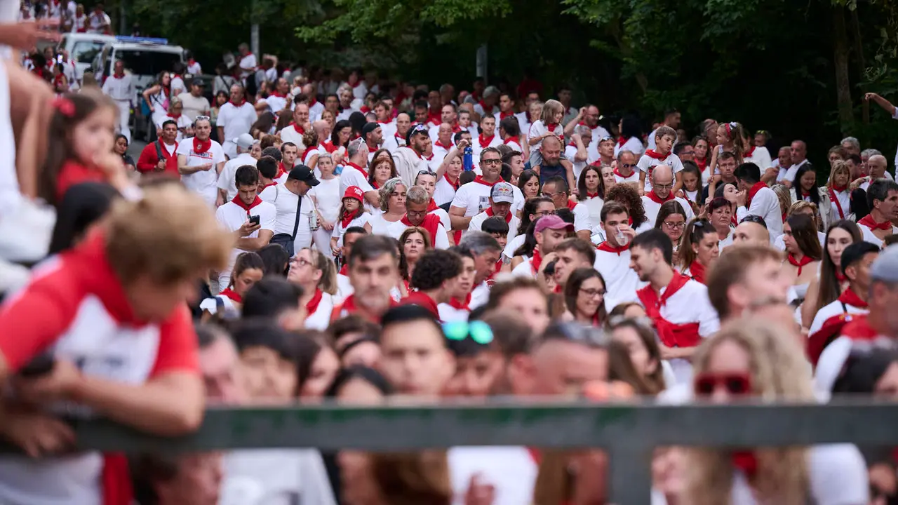 Encierrillo con los toros de Victoriano del Río durante San Fermín 2025. PABLO LASAOSA