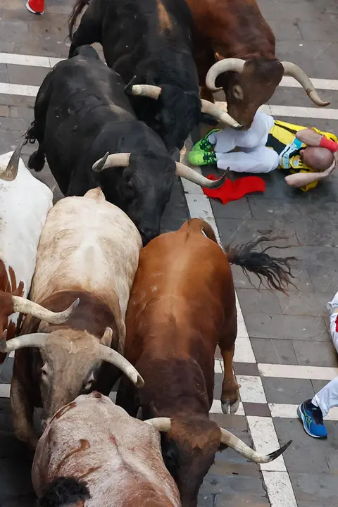 Cuarto encierro de San Fermín 2025 el día 10 de julio con toros de Victoriano del Río en Estafeta. EFE - VILLAR LÓPEZ (10)