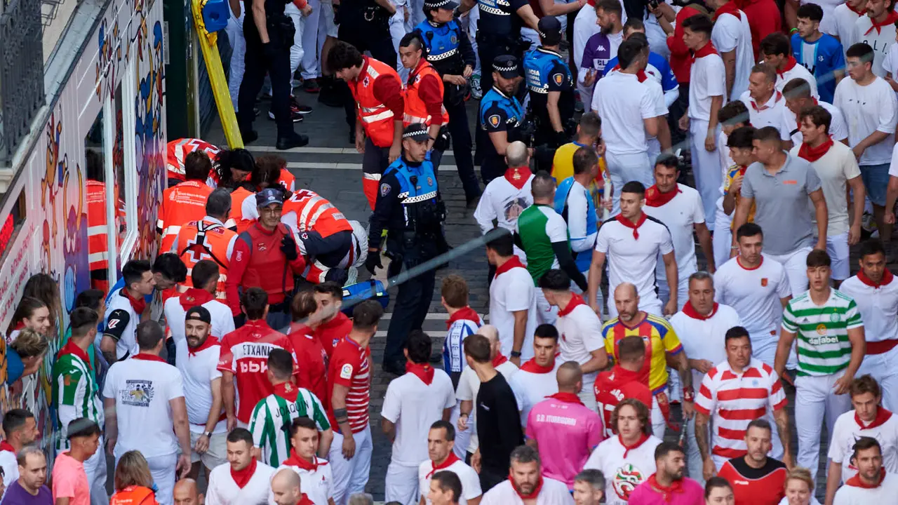 Cuarto encierro de San Fermín 2025 con toros de Victoriano del Río desde Telefónica. IRANZU LARRASOAÑA