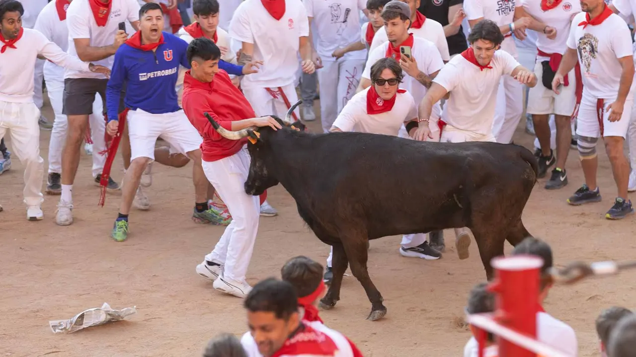 Suelta de vaquillas tras el cuarto encierro de San Fermín. Maite H. Mateo.-04
