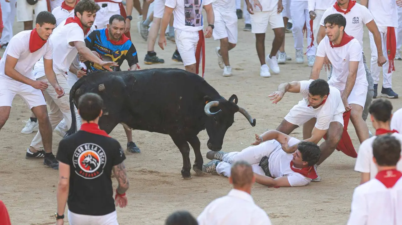 Suelta de vaquillas tras el cuarto encierro de San Fermín. Maite H. Mateo.-38