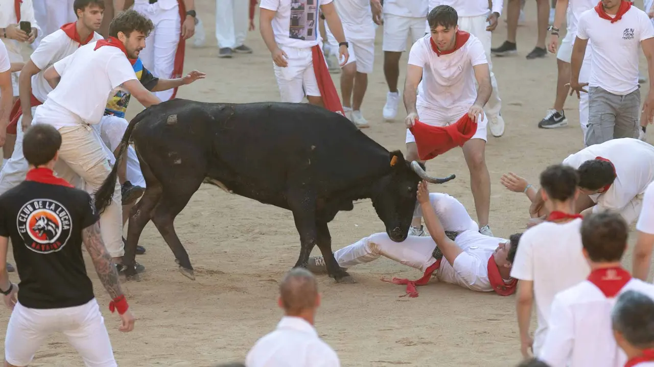 Suelta de vaquillas tras el cuarto encierro de San Fermín. Maite H. Mateo.-39
