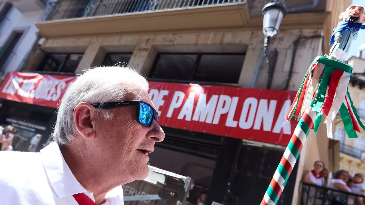 Struendo de Iruña Txiki por las calles de Pamplona durante las Fiestas de San Fermín 2025. IÑIGO ALZUGARAY