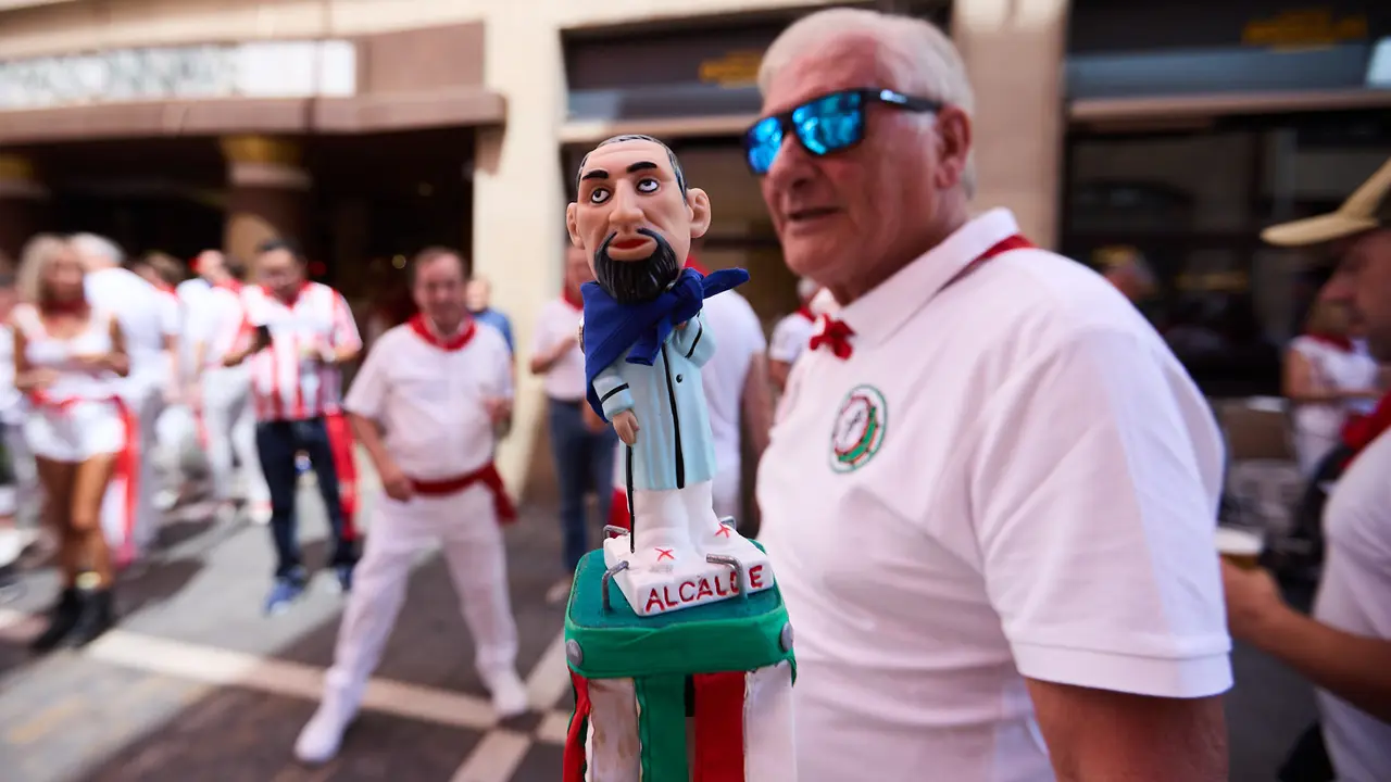 Struendo de Iruña Txiki por las calles de Pamplona durante las Fiestas de San Fermín 2025. IÑIGO ALZUGARAY