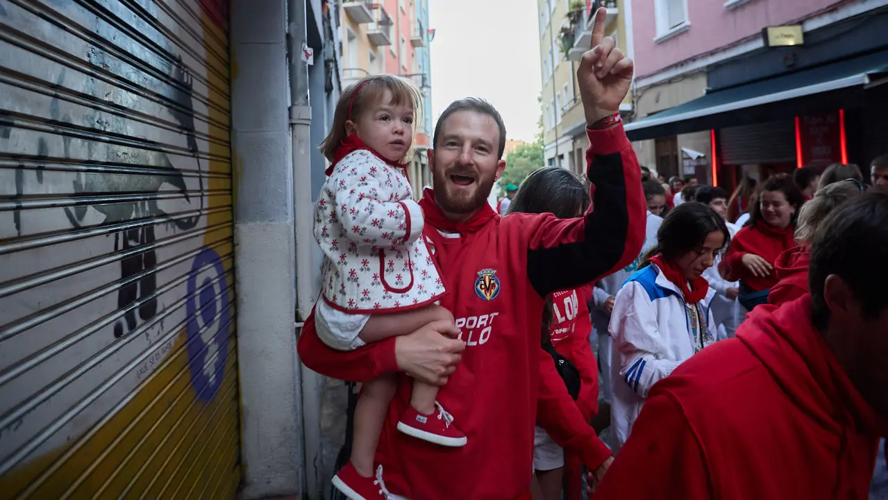 La música de las Dianas de San Fermín marca el inicio de las fiestas cada mañana a las 6.45 horas con la banda municipal La Pamplonesa recorriendo las calles del casco viejo de Pamplona tocando canciones típicas sanfermineras. IÑIGO ALZUGARAY