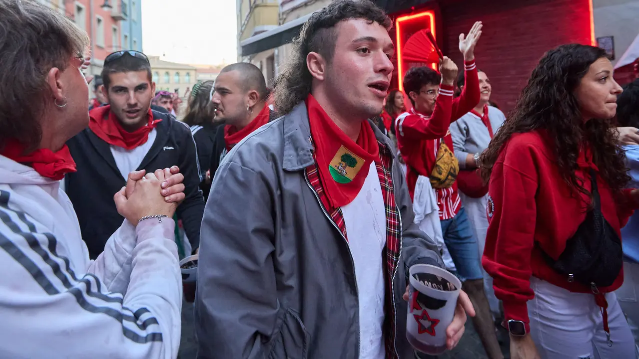 La música de las Dianas de San Fermín marca el inicio de las fiestas cada mañana a las 6.45 horas con la banda municipal La Pamplonesa recorriendo las calles del casco viejo de Pamplona tocando canciones típicas sanfermineras. IÑIGO ALZUGARAY