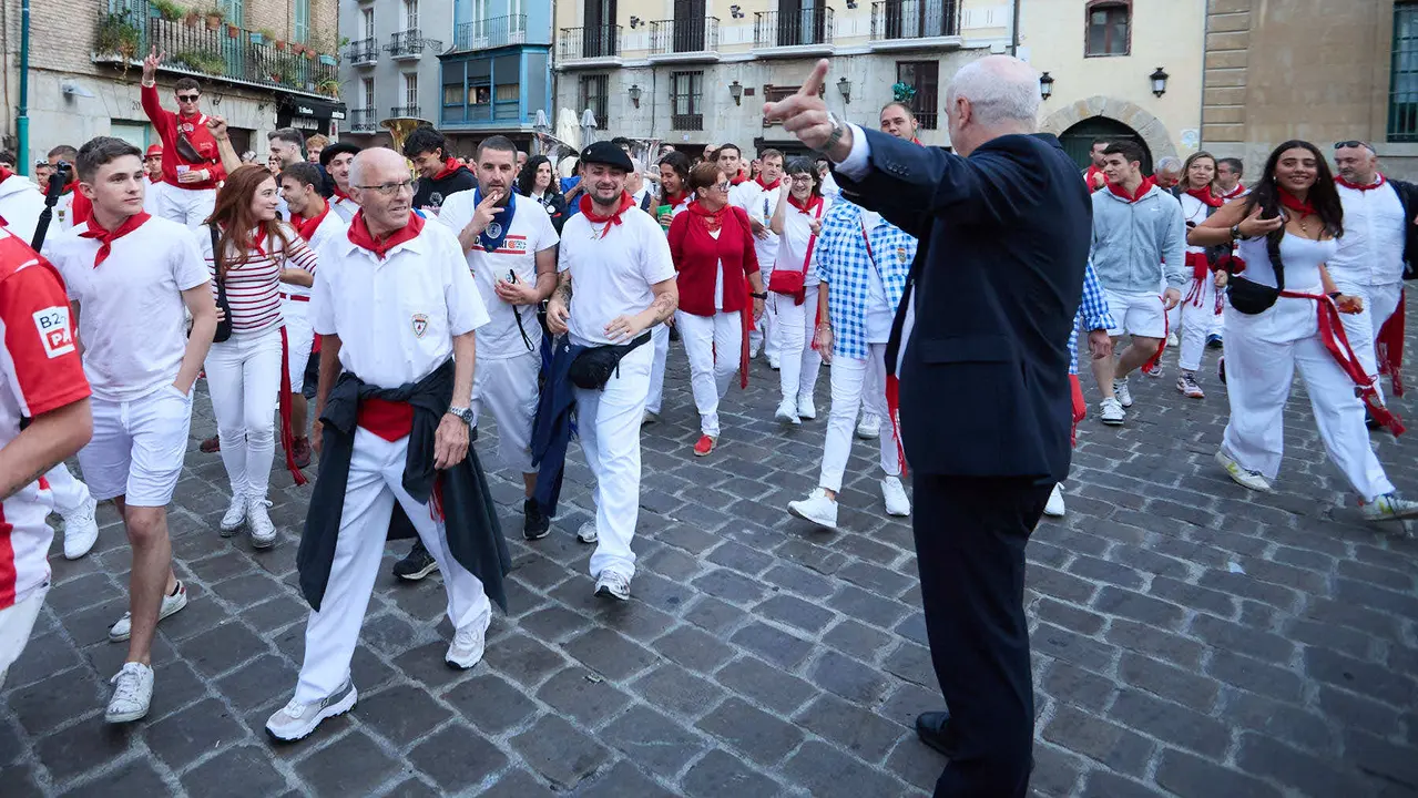 La música de las Dianas de San Fermín marca el inicio de las fiestas cada mañana a las 6.45 horas con la banda municipal La Pamplonesa recorriendo las calles del casco viejo de Pamplona tocando canciones típicas sanfermineras. IÑIGO ALZUGARAY