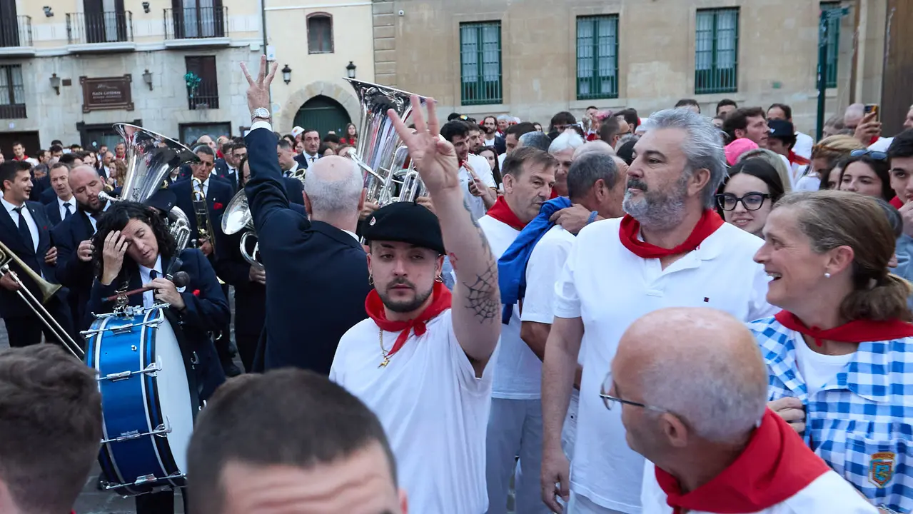 La música de las Dianas de San Fermín marca el inicio de las fiestas cada mañana a las 6.45 horas con la banda municipal La Pamplonesa recorriendo las calles del casco viejo de Pamplona tocando canciones típicas sanfermineras. IÑIGO ALZUGARAY
