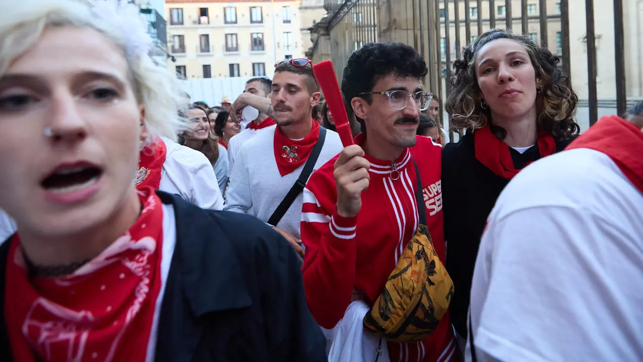 La música de las Dianas de San Fermín marca el inicio de las fiestas cada mañana a las 6.45 horas con la banda municipal La Pamplonesa recorriendo las calles del casco viejo de Pamplona tocando canciones típicas sanfermineras. IÑIGO ALZUGARAY