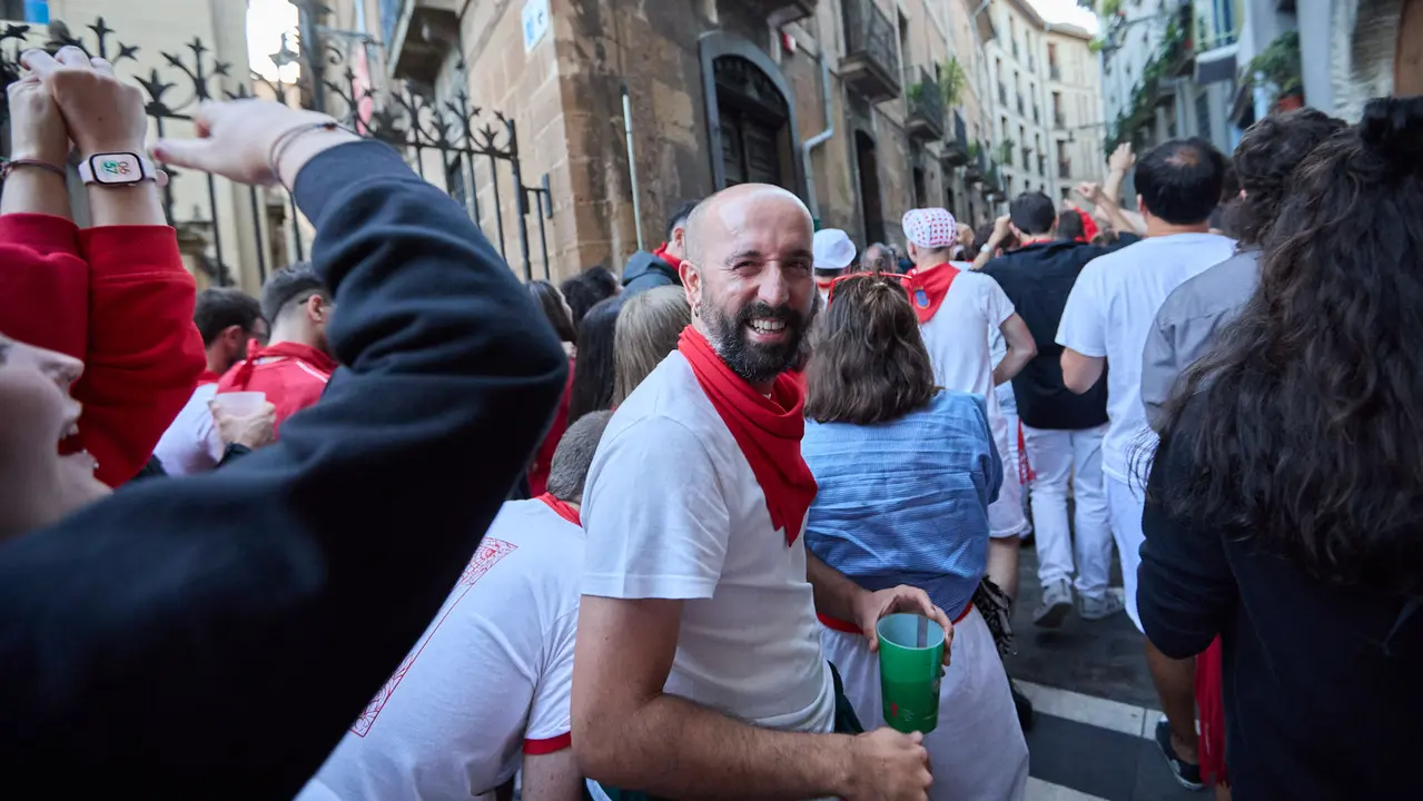 La música de las Dianas de San Fermín marca el inicio de las fiestas cada mañana a las 6.45 horas con la banda municipal La Pamplonesa recorriendo las calles del casco viejo de Pamplona tocando canciones típicas sanfermineras. IÑIGO ALZUGARAY