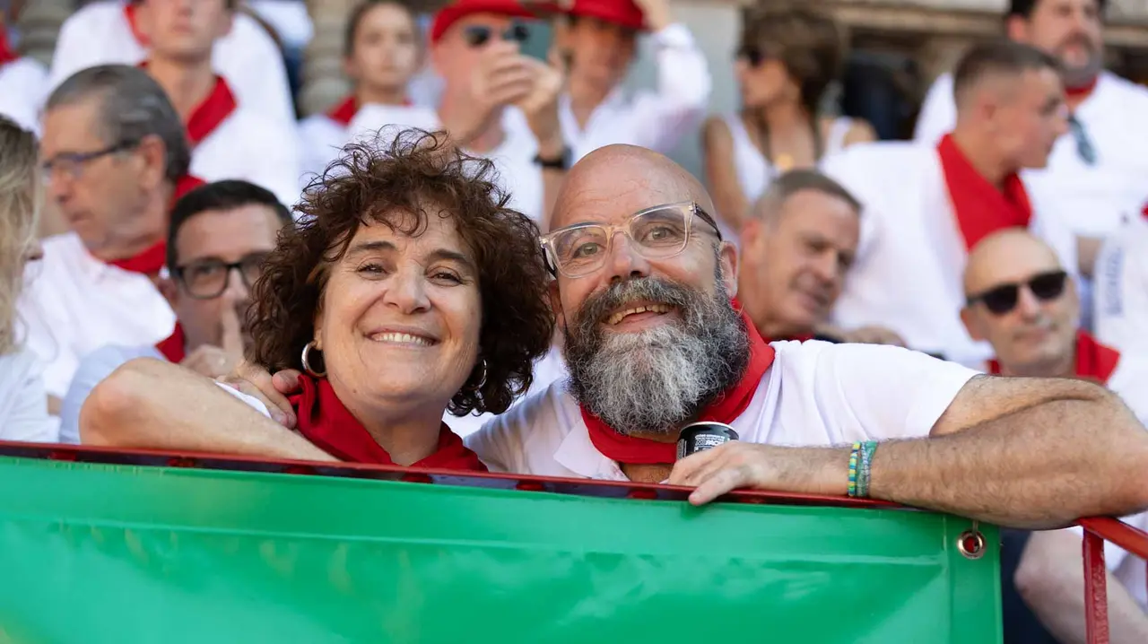 Ambiente en ruedo en la cuarta corrida de la Fería de San Fermín. Maite H. Mateo.-10
