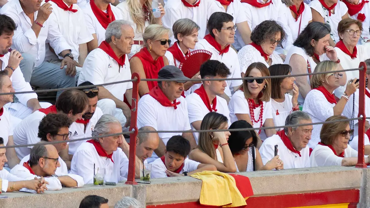 Ambiente en ruedo en la cuarta corrida de la Fería de San Fermín. Maite H. Mateo.-19