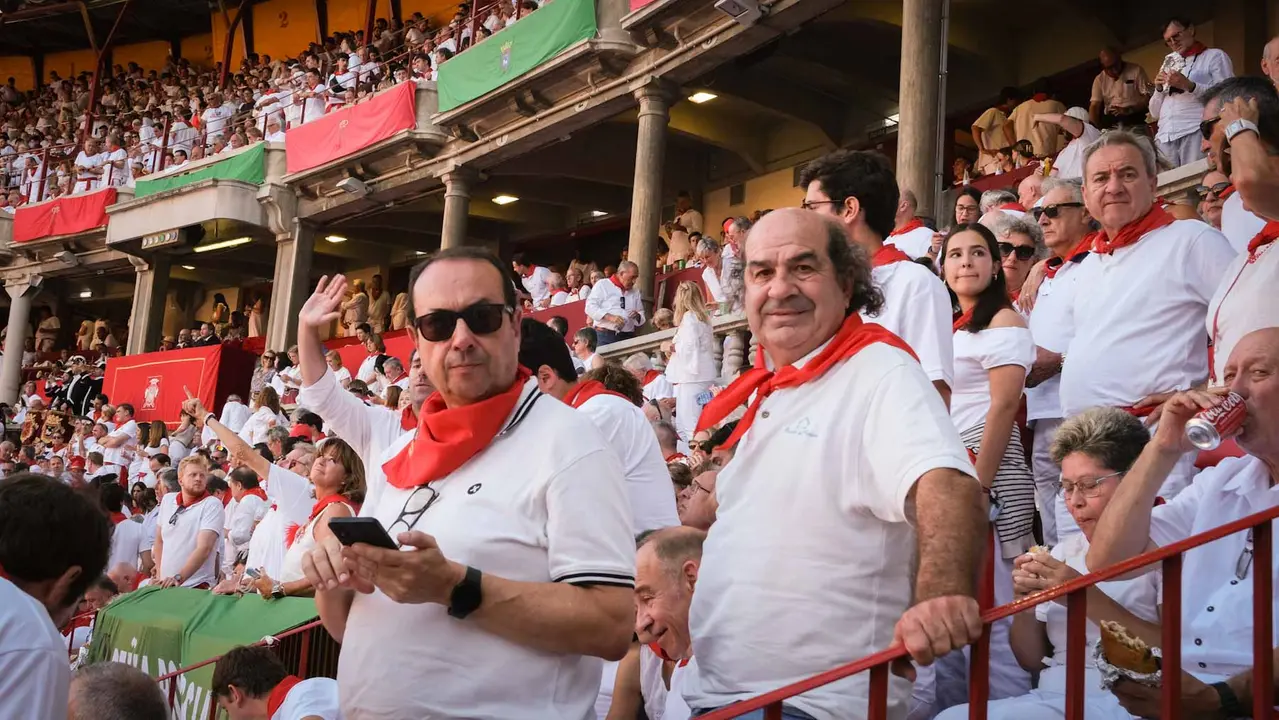 Ambiente en ruedo en la cuarta corrida de la Fería de San Fermín. Maite H. Mateo.-39