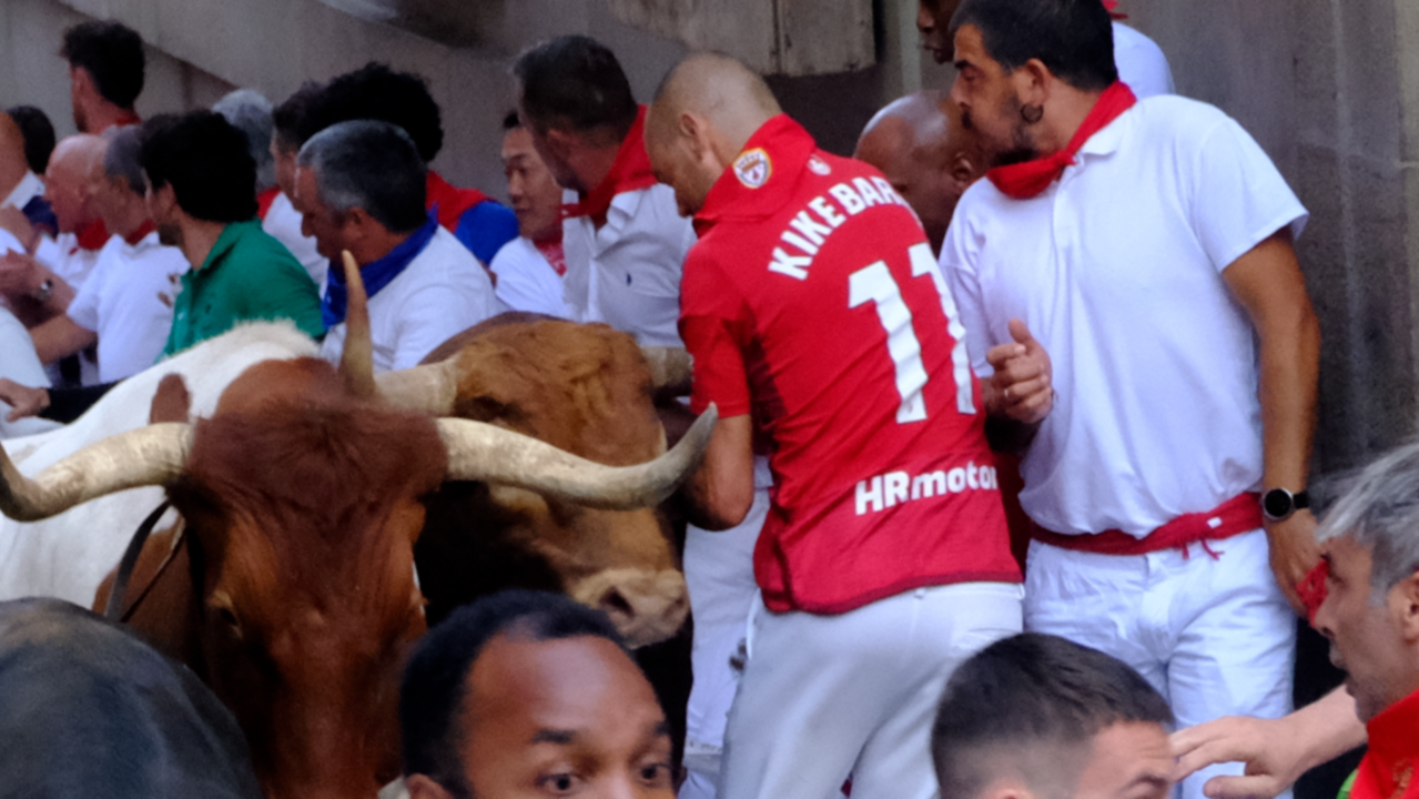 Quinto encierro de San ermín con toros de la ganadería de Jandilla. KUKUXUMUSU / JUAN IGNACIO DELGADO
